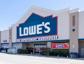 Lowe's公司持续增长，但面临当前的市场挑战